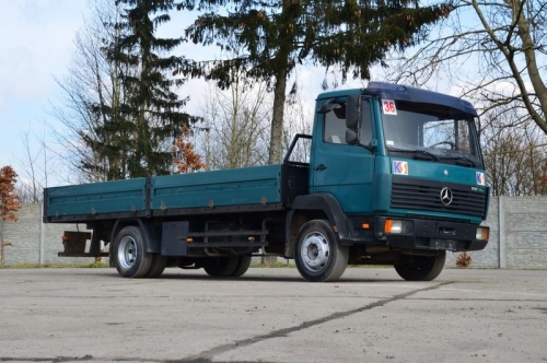 Mercedes Benz 1117 стекло ветровое (лобовое)