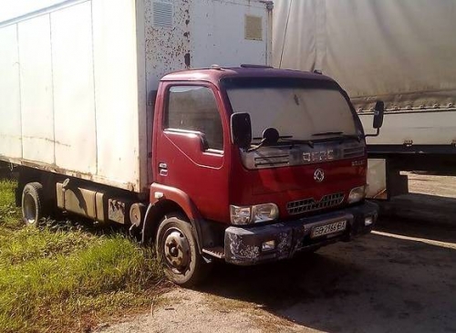 Dongfeng DFA 1062 лобовое стекло