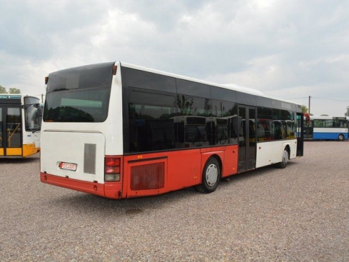 Neoplan 4416 скло автобуса заднє верхнє